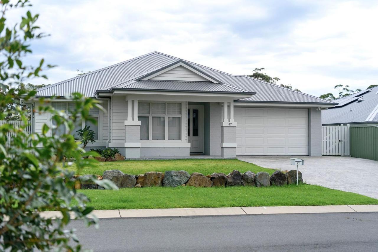 Iluka Coastal Retreat Villa Narrawallee Exterior photo